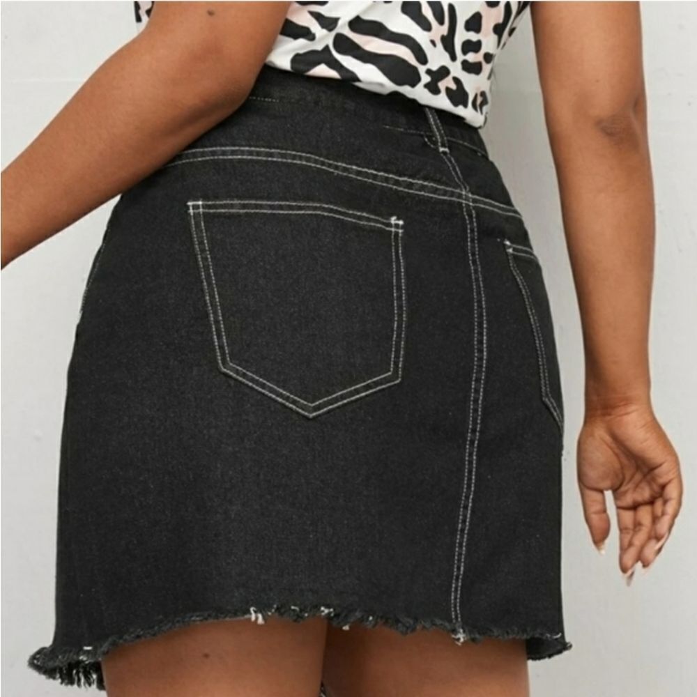 Cute Button Front Black Denim Jean Skirt Sz 2X - Picture 4 of 4